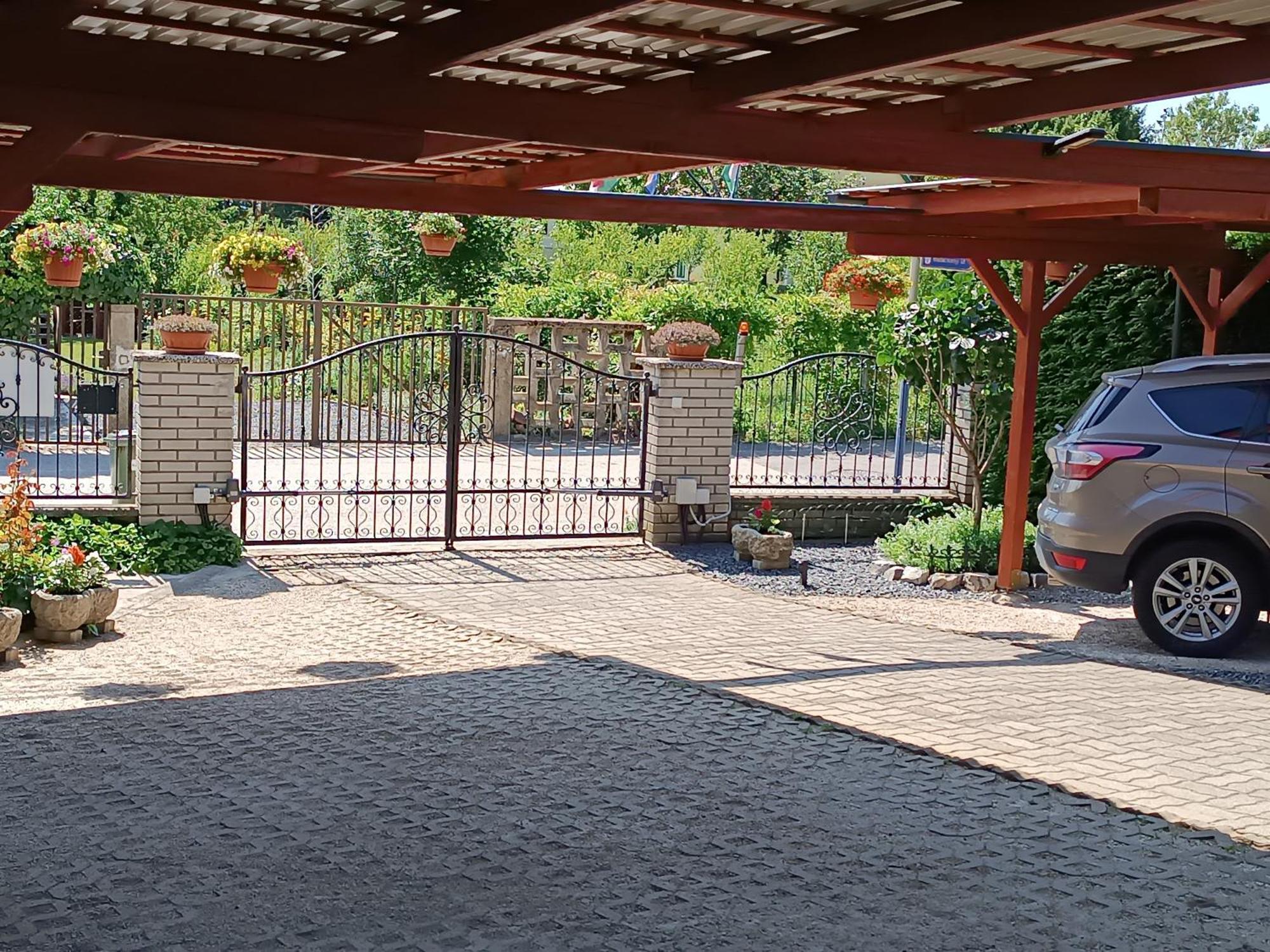Anna Ilona Vendeghaz Hotel Badacsonytomaj Bagian luar foto